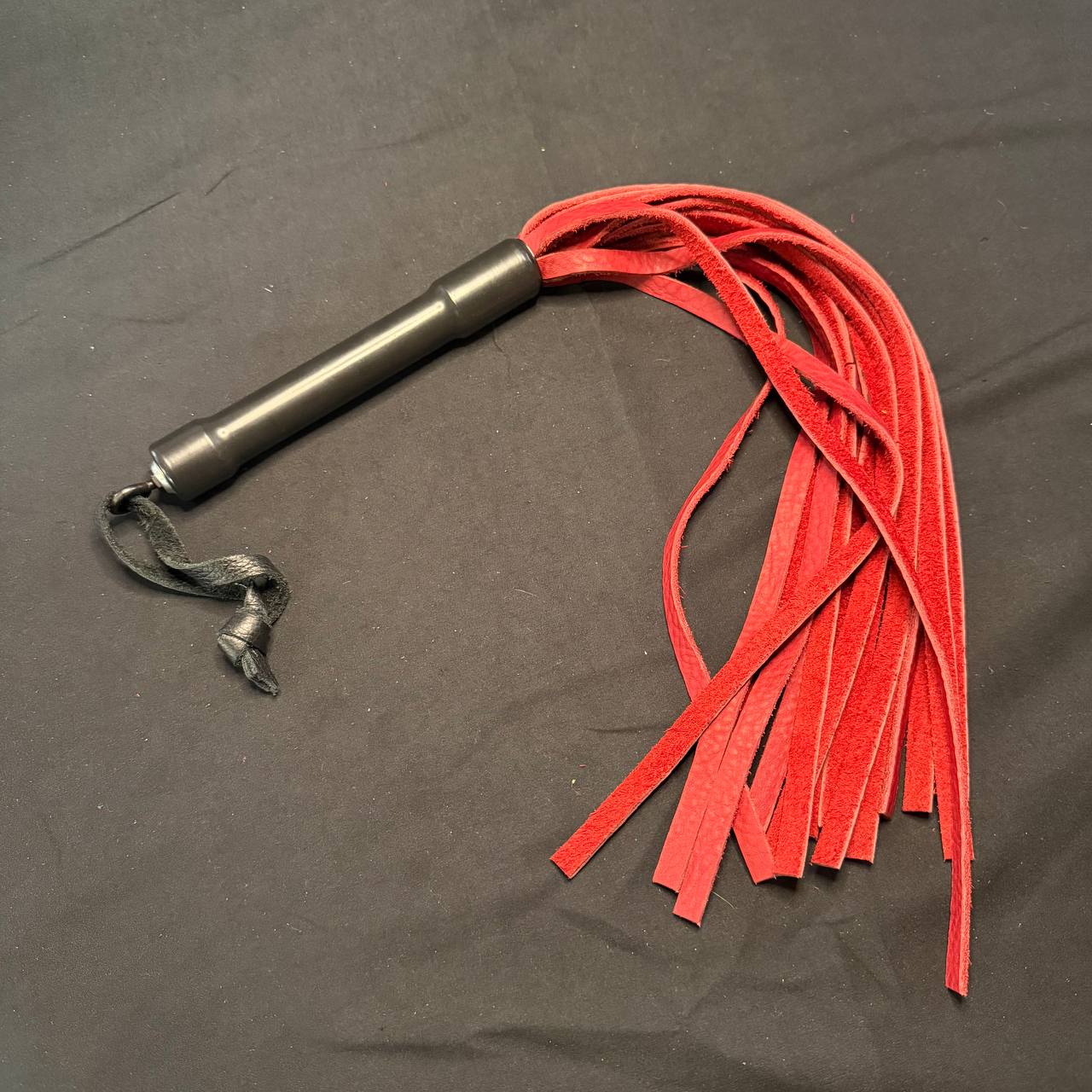 Medium PVC Handle Flogger Red, 15" Falls, 8" Handle