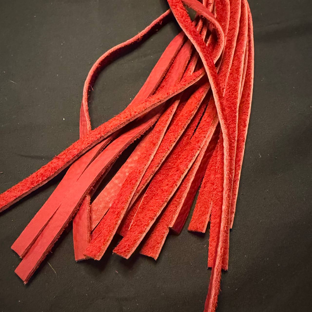 Medium PVC Handle Flogger Red, 15" Falls, 8" Handle